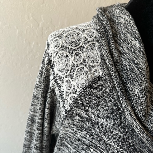 CHANCE OR FATE GRAY & LACE TOP!! NWOT!! - Picture 4 of 6